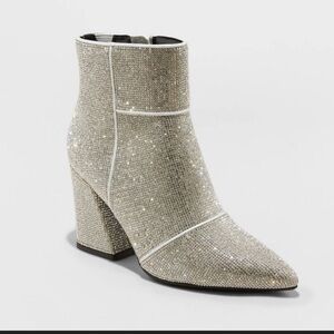 Ankle winter boots rhinestones size 6 silver